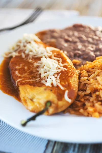 Chile relleno tabağı manzarası.