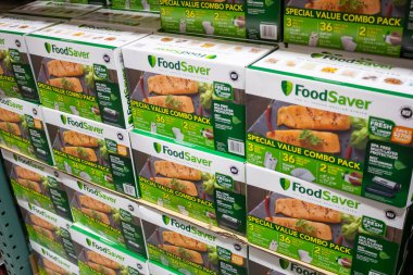 Marina Del Rey, Kaliforniya / ABD - 01 / 23 / 2020: Yerel büyük bir markette sergilenen çok sayıda gıda tasarrufu ürününün görüntüsü.