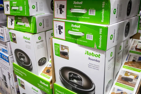 Marina Del Rey カリフォルニア州 2020年1月23日 いくつかのIrobot Roomba E6掃除機パッケージが地元の大型ボックス食料品店で展示されています — ストック写真