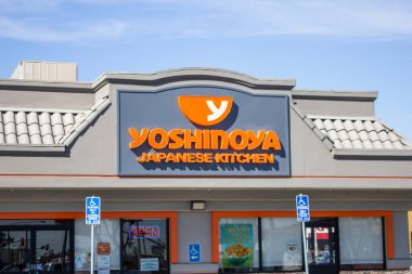 Downey, California, ABD - 01-31-2020: Yoshinoya olarak bilinen Japon fast food zinciri için bir mağaza işareti.