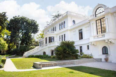 Pasadena, California, ABD - 01-31-2020: Pasadena Tarih Müzesi 'ne ev sahipliği yapan eski bir malikanenin manzarası.