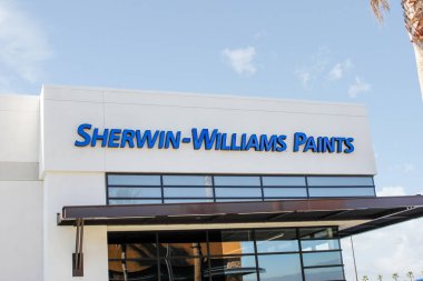 Rialto, California / ABD - 02 / 06 / 2020: Sherwin-Williams Paints olarak bilinen boya deposu zincirinin ön tabelaları.