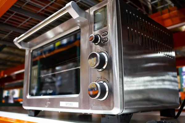 アルハンブラ カリフォルニア州 2020 地元のデパートで展示されているオスターターボ変換オーブンの眺め — ストック写真