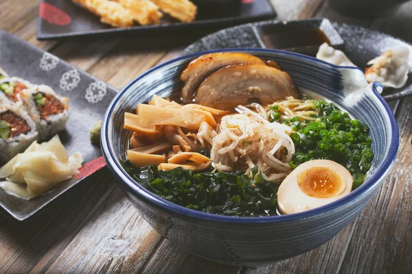 View Ramen Bowl Featuring Variety Popular Japanese Appetizers Background — Stockfoto