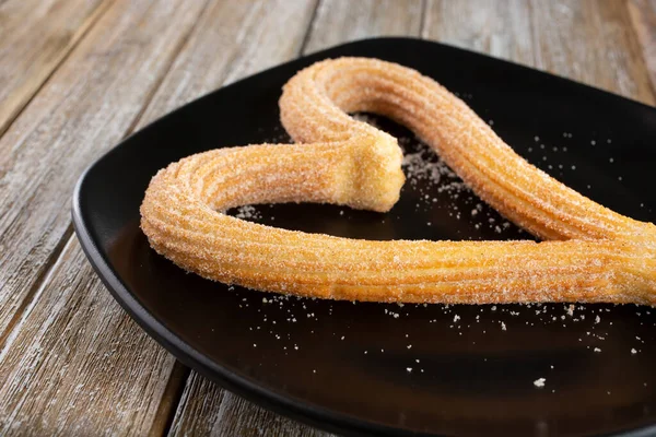 Pemandangan Hati Berbentuk Churro Piring — Stok Foto