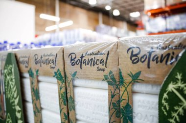 Garden Grove, California / ABD - 02 / 13 / 2020: Avustralya Botanik Sabunu 'nun çeşitli paketleri yerel büyük bir markette sergileniyor.