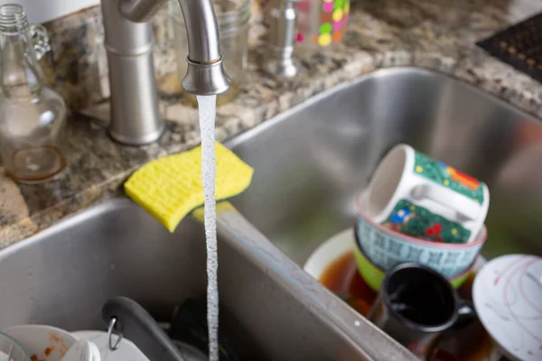 View Kitchen Water Faucet Water Running Metal Sink Several Dishes — Stockfoto