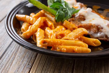 Bir tabak makarna manzarası..