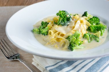 A view of a plate of Fettuccini Alfredo.