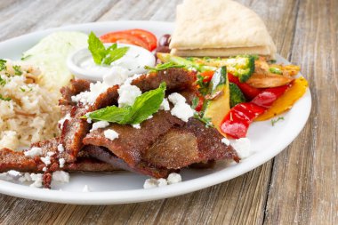 Bir shawarma tabağı manzarası, jiroskop plakası olarak da bilinir..