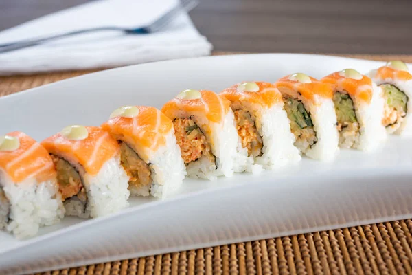 Boční Pohled Oranžový Dračí Talíř Sushi — Stock fotografie