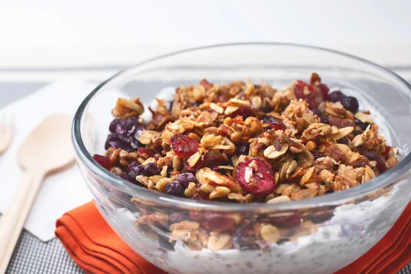Granola soslu chia pudingi manzarası..