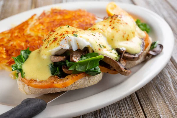 Benedict usulü vejetaryen yumurtası manzarası..