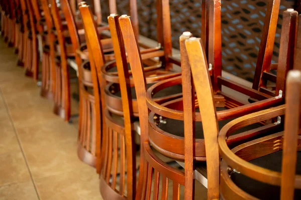 View Closed Restaurant Dining Room Featuring Line Chairs Turned Tables — Fotografia de Stock
