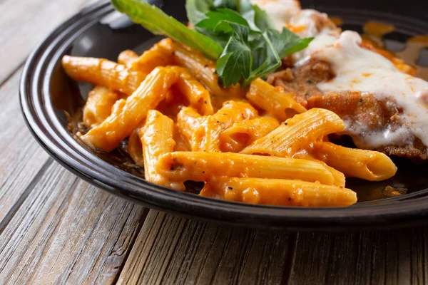 Bir tabak makarna manzarası..