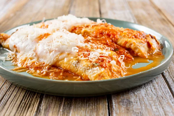 A view of a plate of cannelloni.