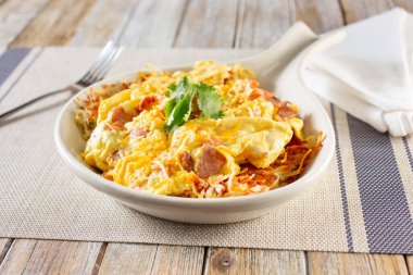 Tavada çırpılmış yumurta manzarası..