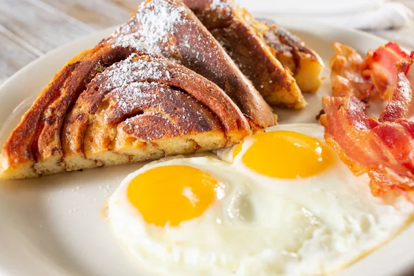 Closeup View Breakfast Plate Featuring Sunny Side Eggs Bacon Strips —  Fotos de Stock