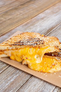 Izgara peynirli tost makinesinin manzarası..