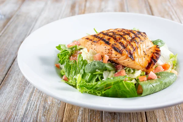 View Grilled Salmon Salad — Stok fotoğraf