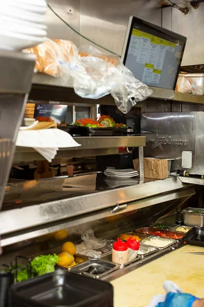 Los Angeles California Abd 2021 Bir Restoran Mutfağının Içindeki Yemek — Stok fotoğraf