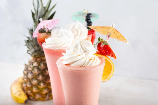 View Tropical Fruit Smoothies — Stockfoto