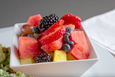 Meyve salatası manzarası.