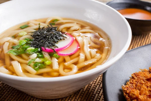 Een Bezichtiging Van Een Kom Udon Soep — Stockfoto