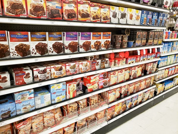 stock image Los Angeles, California, United States - 07-22-2020: A view of shelves dedicated to popular brands of cake and dessert baking kits, on display at a local grocery store.