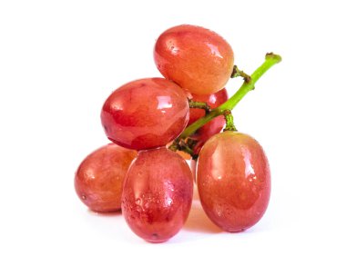 Beyaz arkaplanda kırmızı üzüm meyvesi izole