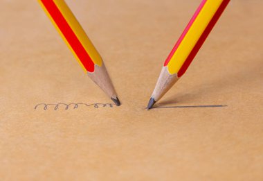 Bir kalem yazma çizgisini kapat ve düz bir satır yazma kalemini kapat..