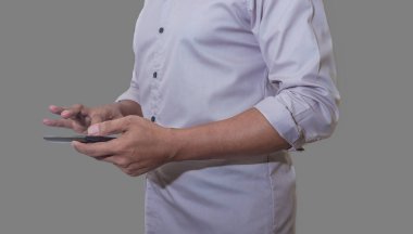 Teknoloji çağı, modern çağda teknoloji kullanımı, internet ağı ile bağlantı, internet ile iletişim, dünya çapında sınır tanımadan iletişim.