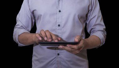 Teknoloji çağı, modern çağda teknoloji kullanımı, internet ağı ile bağlantı, internet ile iletişim, dünya çapında sınır tanımadan iletişim.