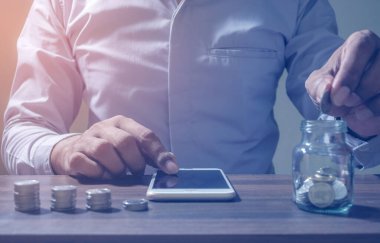 Çevrimiçi Bankacılık Tasarruf Konsepti, Çevrimiçi Yatırım Tasarrufları, Çevrimiçi Yatırım Yatırımcıları, İnternet Finansal İşlemleri, İnternet Kullanımı İçin Para Kaydet