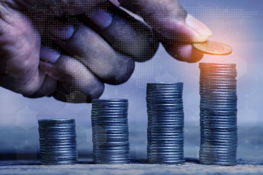 Investor saving concept, Online Investment Savings, Online Stock Investors, Internet Financial Transactions, Save Monney for Investors Using Internet to Trade Stocks or Trade Fund