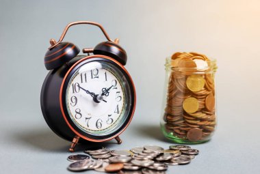 Emeklilik ve hesap bankacılığı için para biriktir finans konsepti, yatırımcı ve muhasebeci, tasarruf, para, emeklilik, finansal konsept, yatırımcı zamanı
