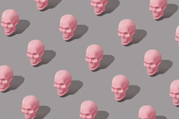 Pastel Rosa Patrón Calavera Con Sombras Nítidas Sobre Fondo Gris — Foto de Stock