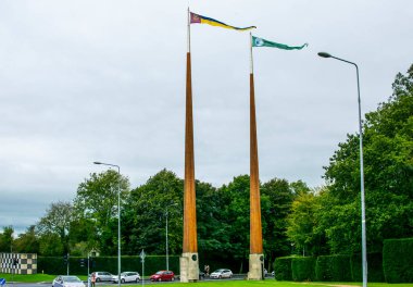 Limerick City 'nin sadece 4 km dışında yer alan Limerick Üniversitesi (UL), Shannon Nehri' nin birleşik bir odak noktası olduğu muhteşem nehir kıyısında 130 hektarlık bir alana yayılmış bir park kampüsü. Sunulan pek çok yerel konforun yakınında yer almaktadır.