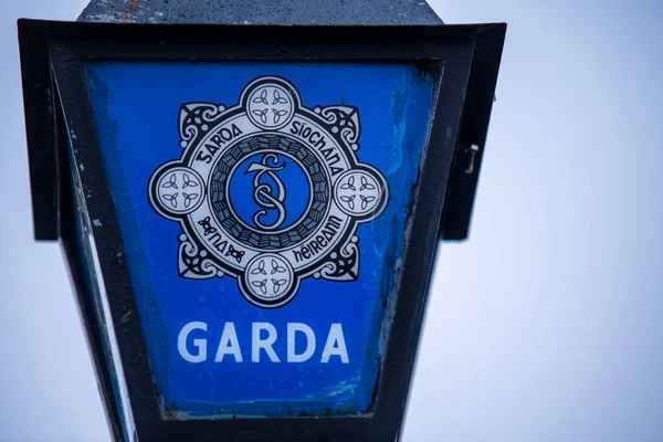 Vista Emblemas Polícia Irlanda Emblema Edifício Carro Lanterna Rua Limerick Imagens Royalty-Free