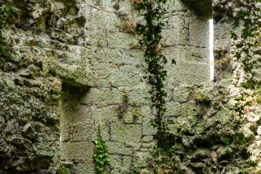 Kelt binasının doğasında bozulma, savunma kulesi. Kelt dönemi kuşatma kulesi Limerick, İrlanda, 17 Temmuz 2022