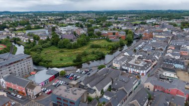 Ennis, İrlanda 'nın Clare ilçesine bağlı bir beldedir.