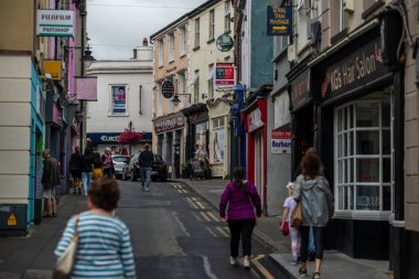 Ennis, İrlanda 'nın Clare ilçesine bağlı bir beldedir.