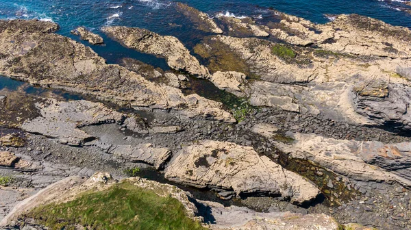 Kilkee Town Public Beach Surrounding Cliffs Crystal Blue Atlantic Kilkee — Stockfoto