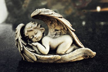 Mezarda bir melek heykeli