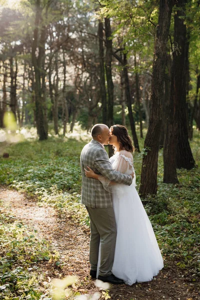 Walk Bride Groom Autumn Forest October — Stock Photo, Image