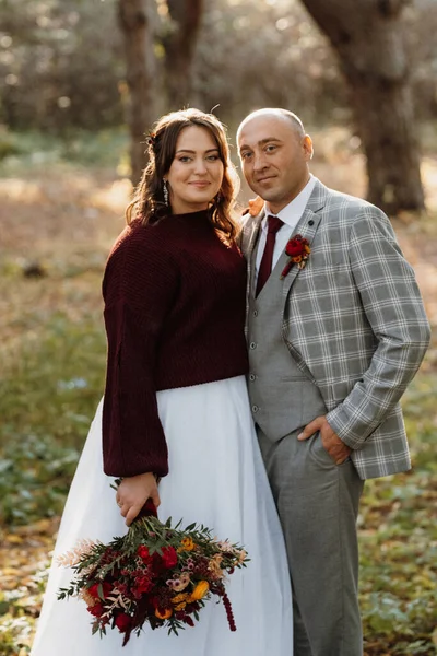 Walk Bride Groom Autumn Forest October — Stock Photo, Image