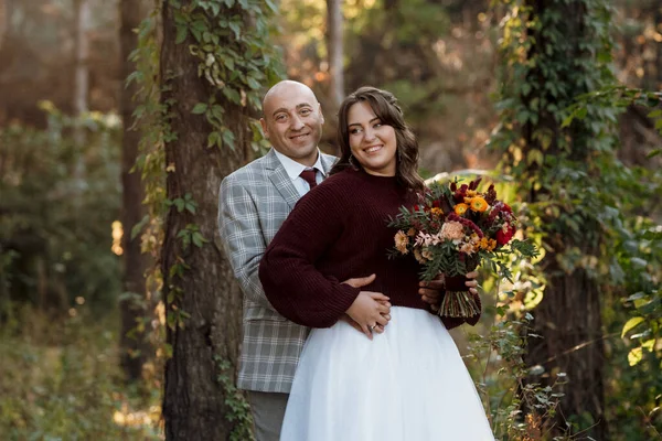 Walk Bride Groom Autumn Forest October — Stock Photo, Image