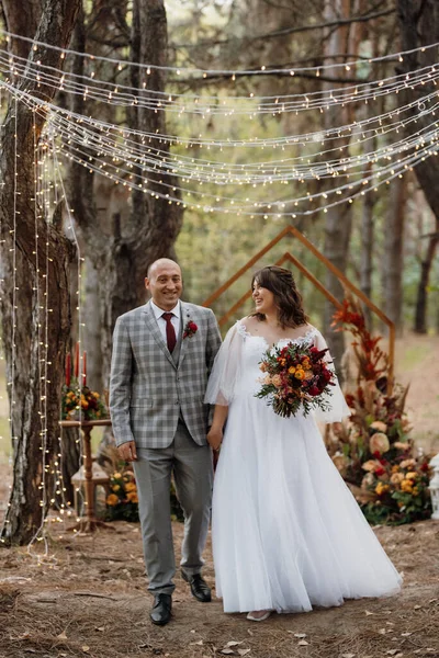 Walk Bride Groom Autumn Forest October — Stock Photo, Image