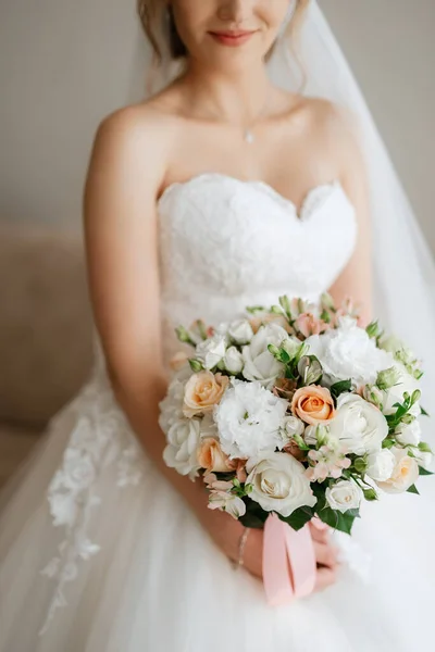 Buket Pernikahan Elegan Bunga Alami Segar Dan Hijau — Stok Foto