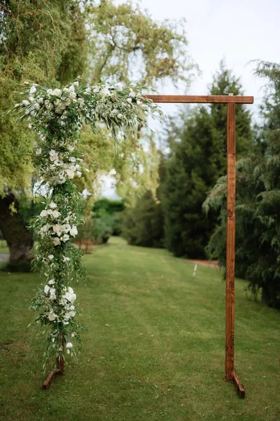 Área Ceremonia Boda Con Flores Secas Prado Bosque Verde — Foto de Stock